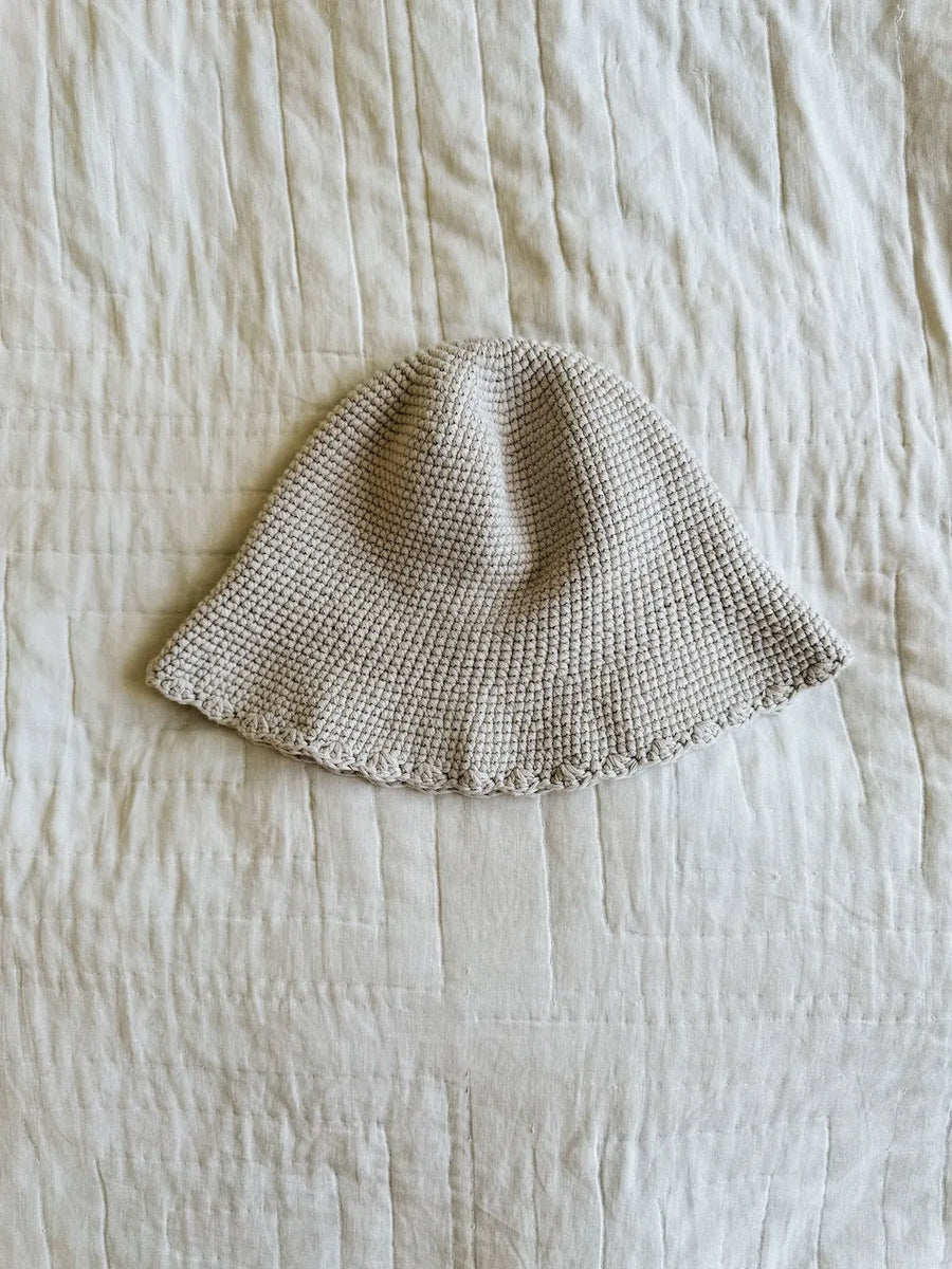 <tc>Bali hat cloud</tc>